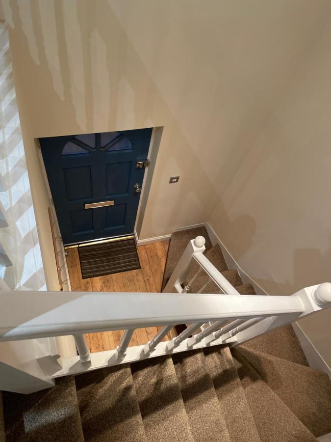 Super Convenient For Central London - Large 2 Double Bed Apartment 30 Seconds Walk To Platform Train Station And 19 Mins To London Waterloo 外观 照片