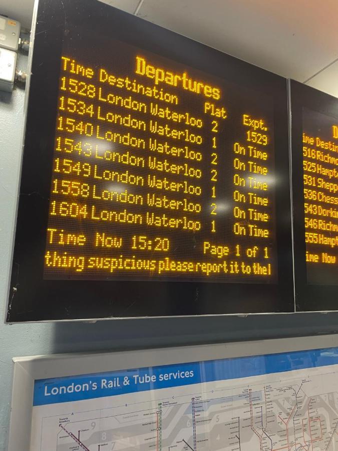 Super Convenient For Central London - Large 2 Double Bed Apartment 30 Seconds Walk To Platform Train Station And 19 Mins To London Waterloo 外观 照片
